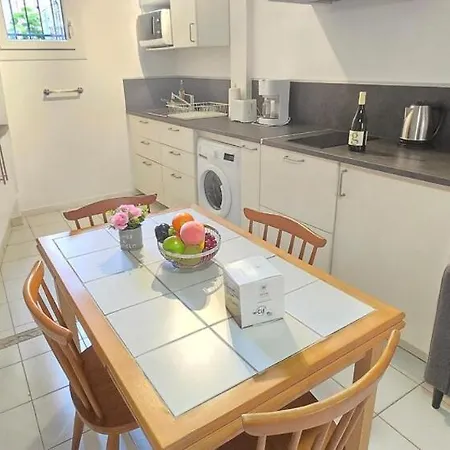 Apartment Centre 2 *